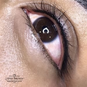 Micropigmentación de entrepestañas